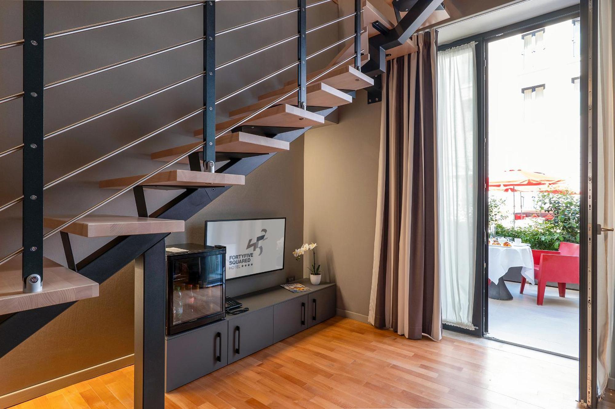 Fortyfive Squared Hotel — Photos 1